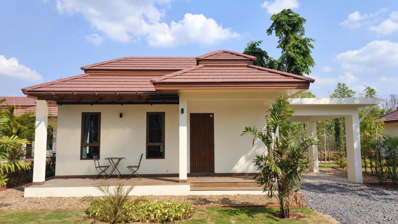 Isan Golf & Adventure Hotel ウドーンターニー エクステリア 写真