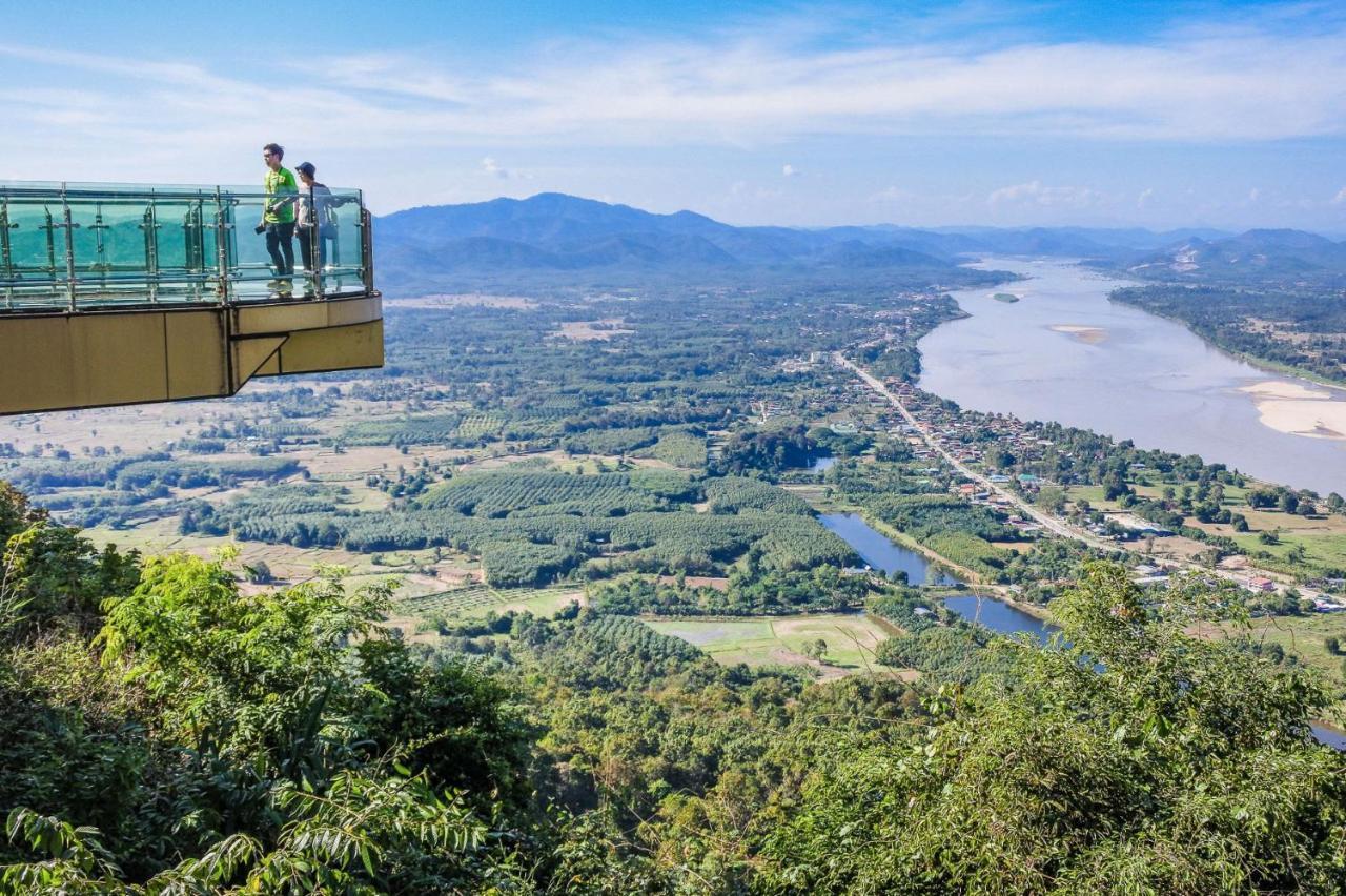 Isan Golf & Adventure Hotel ウドーンターニー エクステリア 写真
