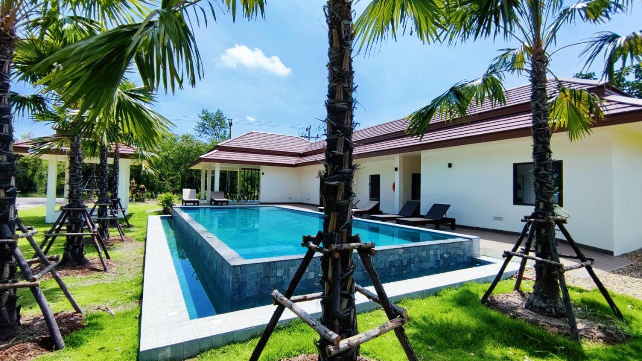 Isan Golf & Adventure Hotel ウドーンターニー エクステリア 写真