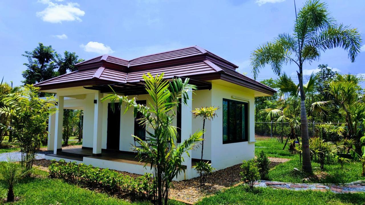 Isan Golf & Adventure Hotel ウドーンターニー エクステリア 写真