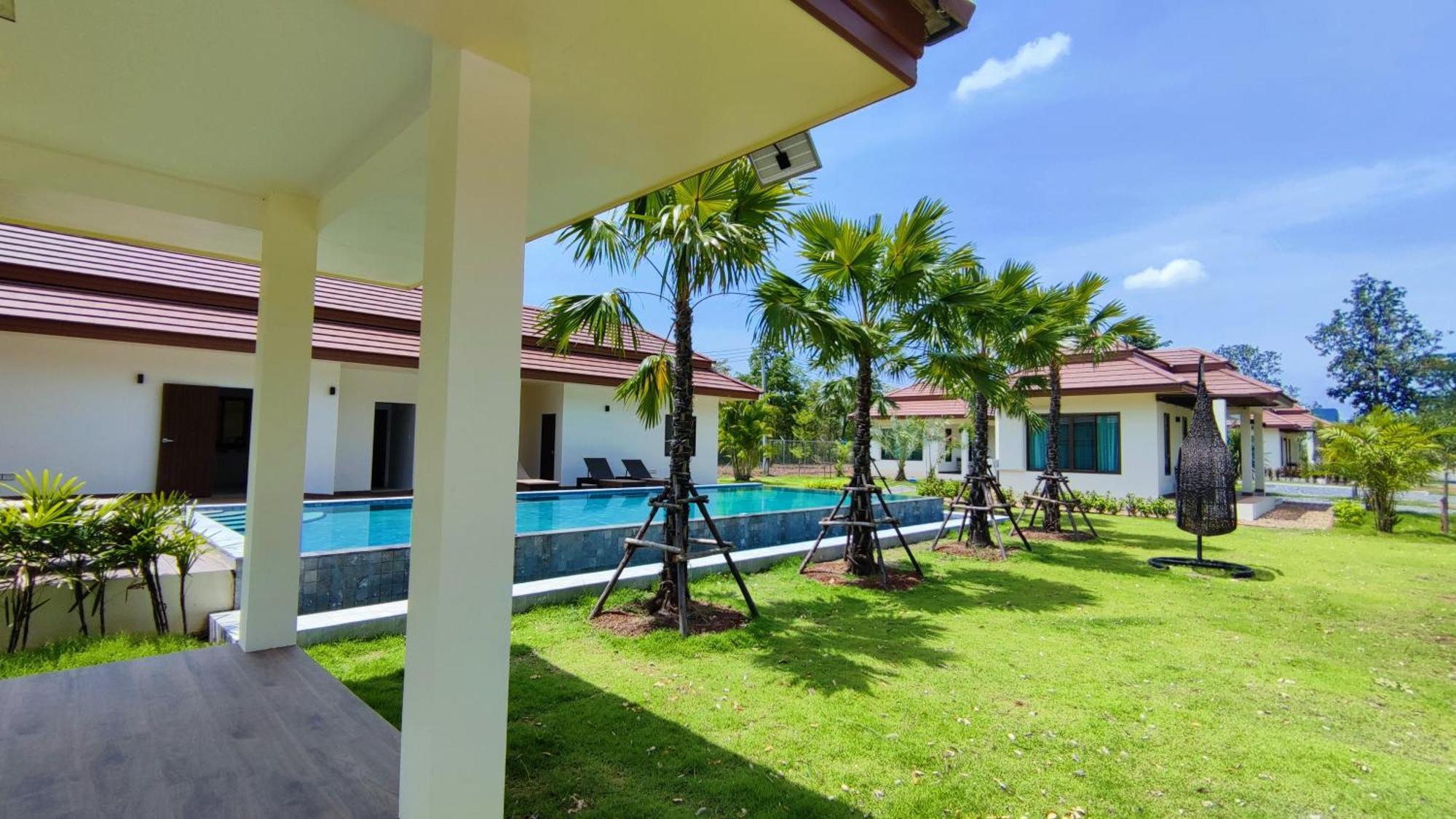 Isan Golf & Adventure Hotel ウドーンターニー エクステリア 写真