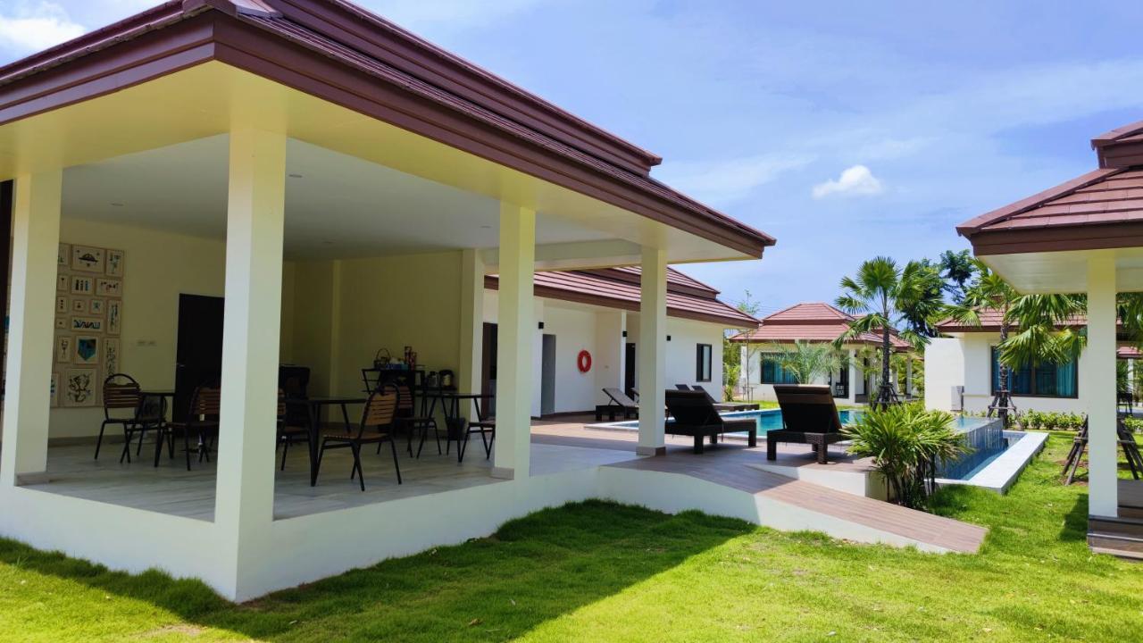 Isan Golf & Adventure Hotel ウドーンターニー エクステリア 写真