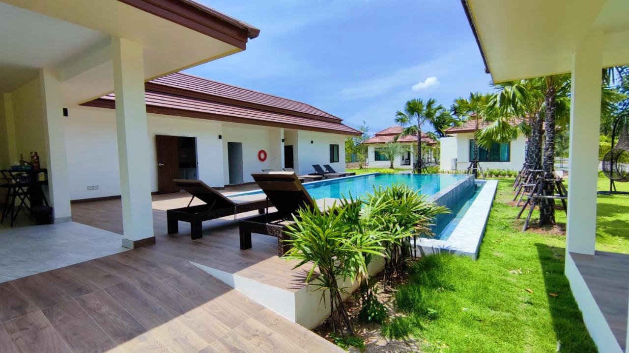 Isan Golf & Adventure Hotel ウドーンターニー エクステリア 写真