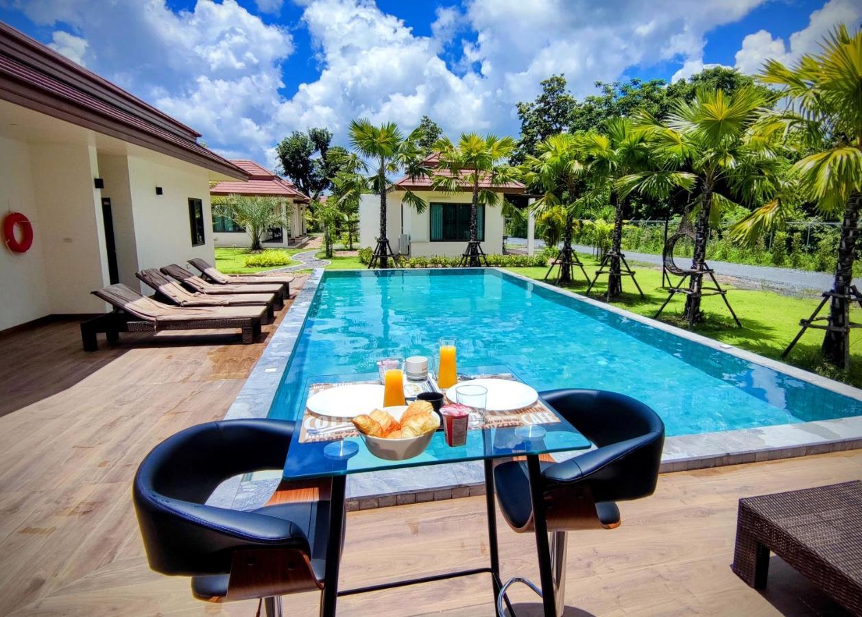 Isan Golf & Adventure Hotel ウドーンターニー エクステリア 写真
