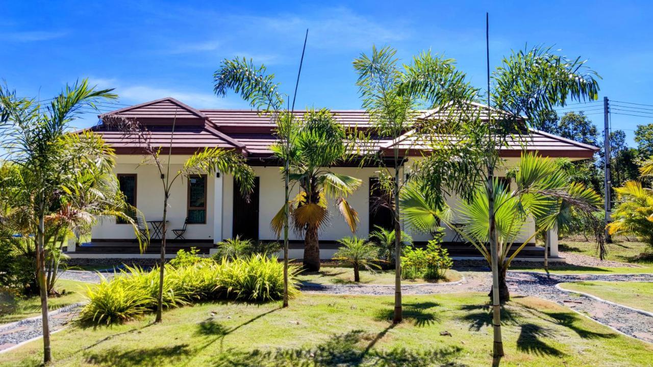 Isan Golf & Adventure Hotel ウドーンターニー エクステリア 写真