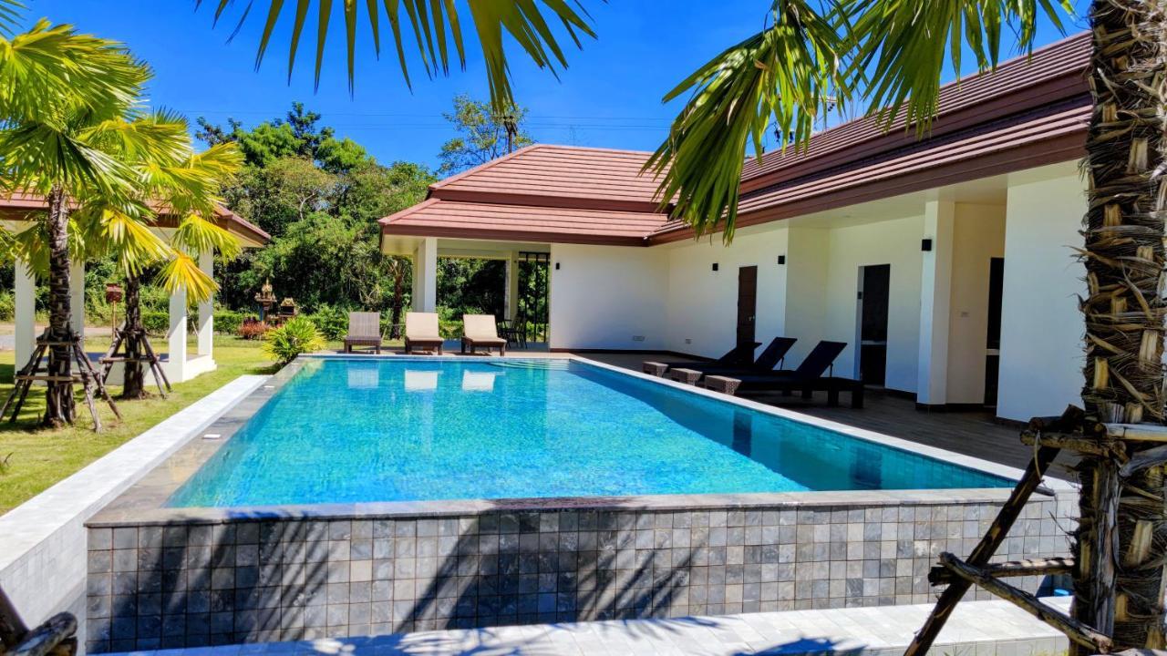 Isan Golf & Adventure Hotel ウドーンターニー エクステリア 写真