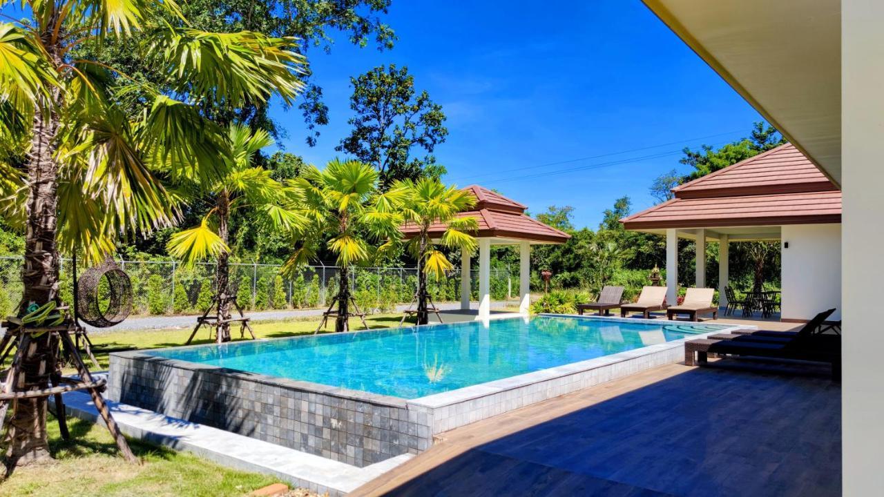 Isan Golf & Adventure Hotel ウドーンターニー エクステリア 写真