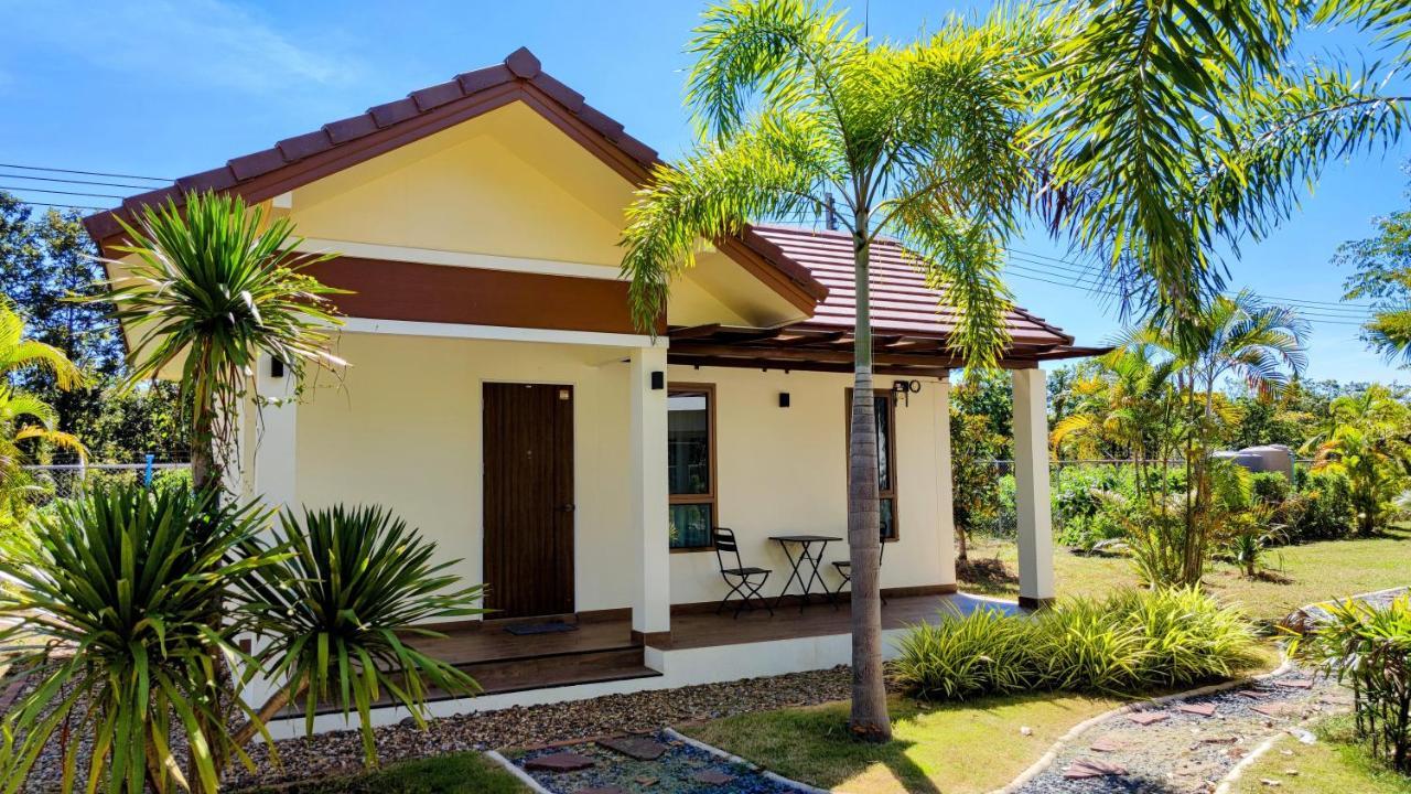 Isan Golf & Adventure Hotel ウドーンターニー エクステリア 写真