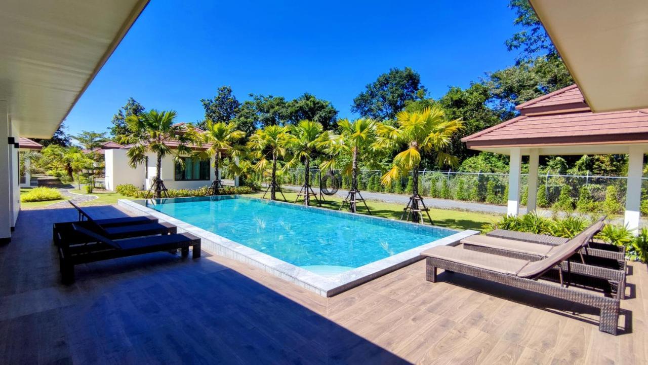 Isan Golf & Adventure Hotel ウドーンターニー エクステリア 写真