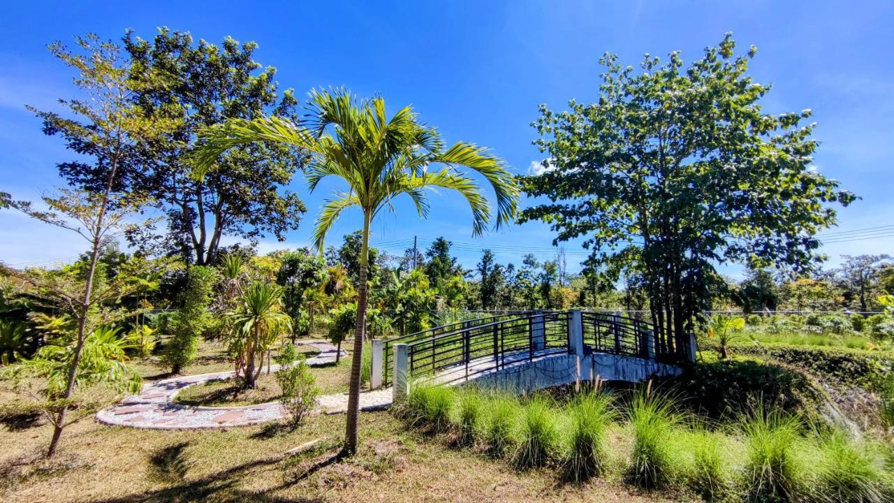 Isan Golf & Adventure Hotel ウドーンターニー エクステリア 写真