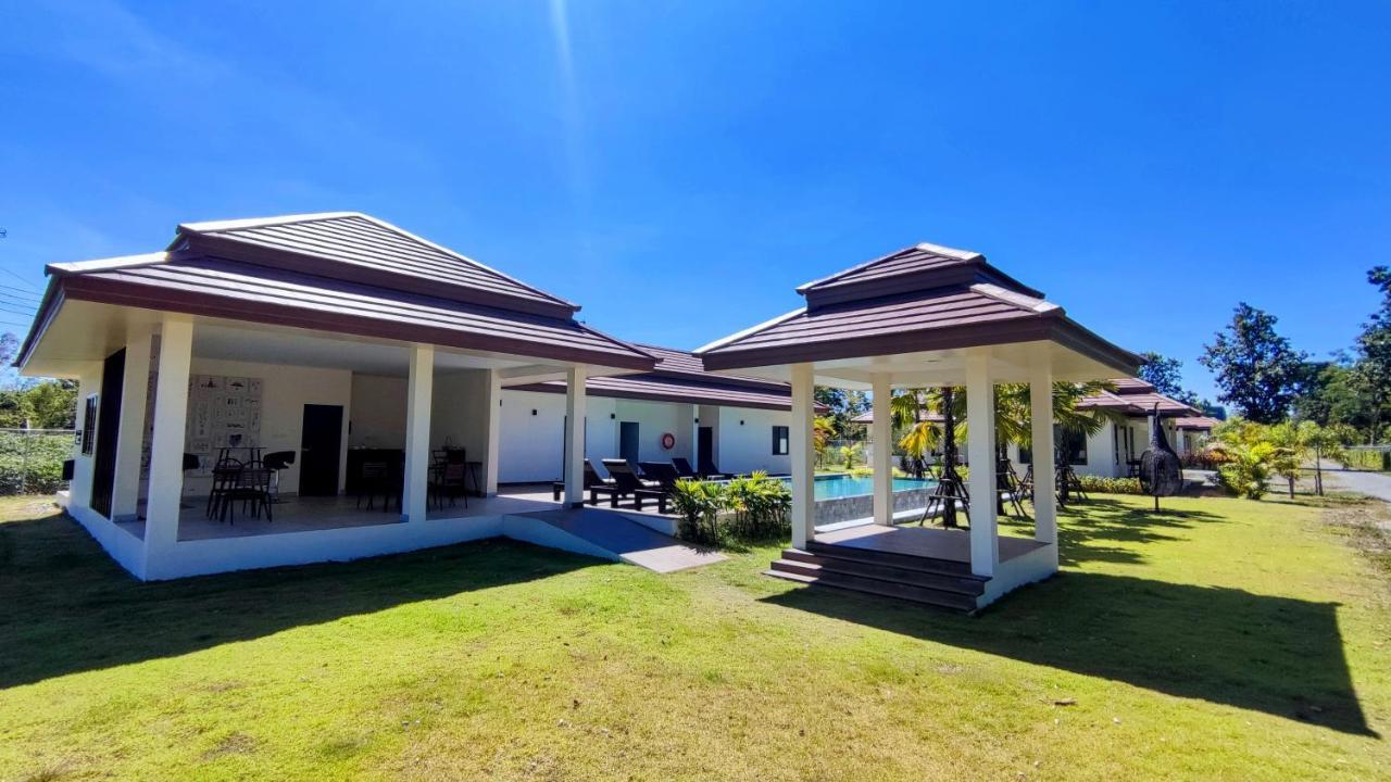Isan Golf & Adventure Hotel ウドーンターニー エクステリア 写真