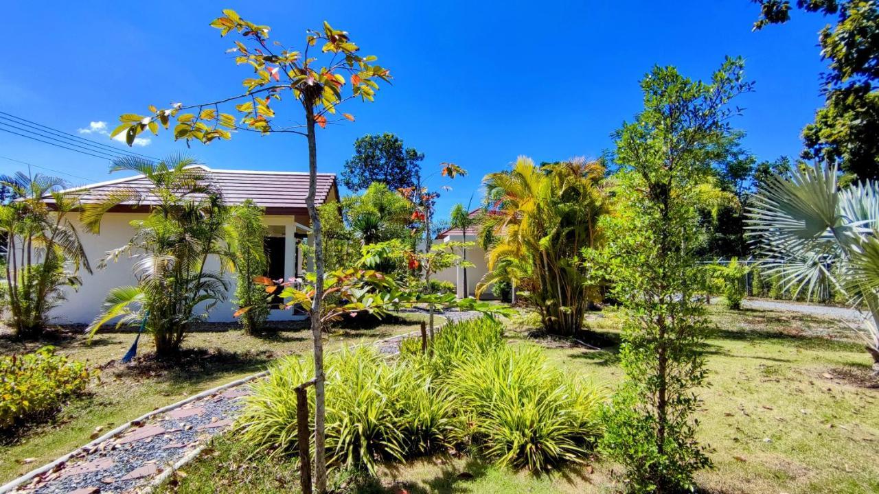 Isan Golf & Adventure Hotel ウドーンターニー エクステリア 写真