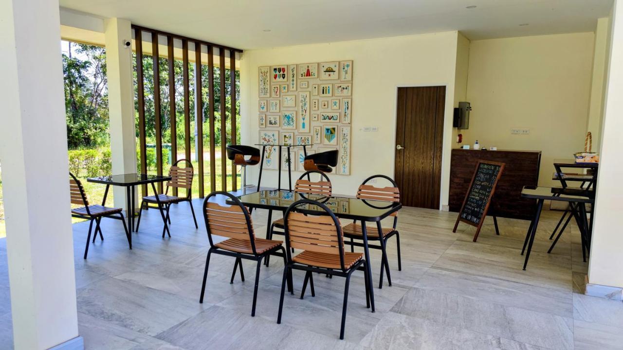 Isan Golf & Adventure Hotel ウドーンターニー エクステリア 写真