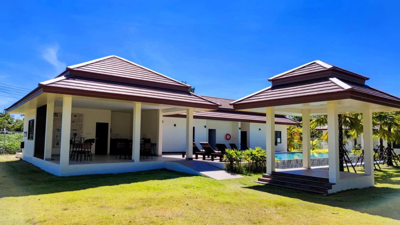 Isan Golf & Adventure Hotel ウドーンターニー エクステリア 写真