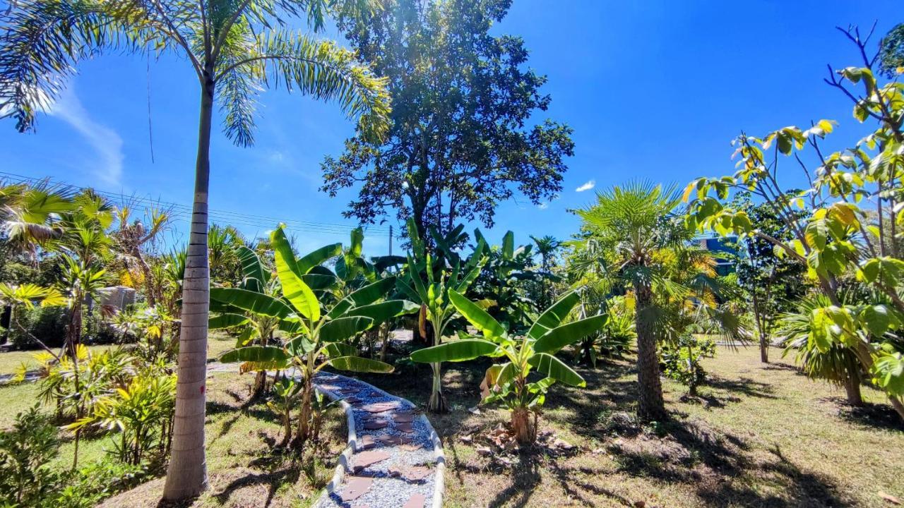 Isan Golf & Adventure Hotel ウドーンターニー エクステリア 写真