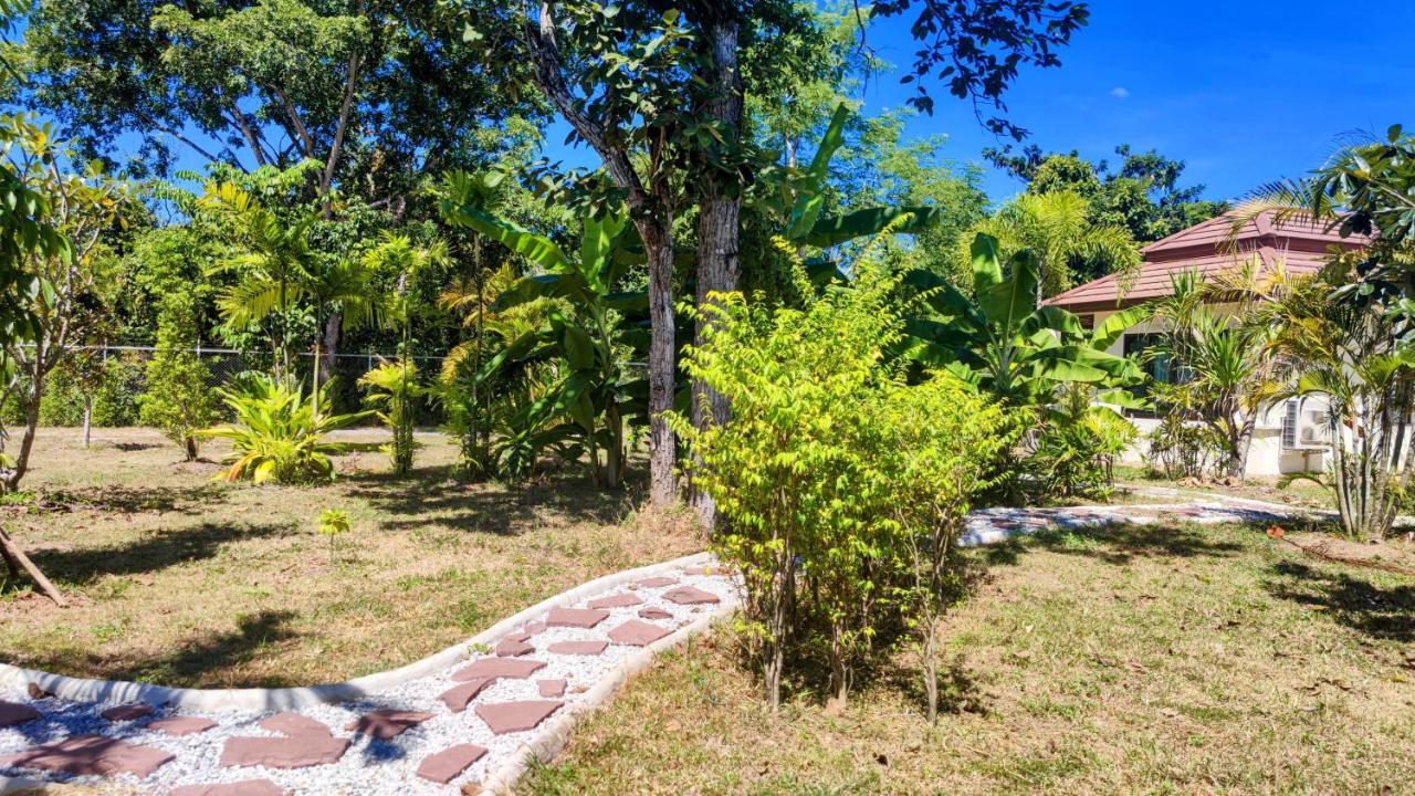 Isan Golf & Adventure Hotel ウドーンターニー エクステリア 写真