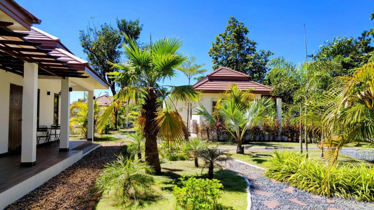 Isan Golf & Adventure Hotel ウドーンターニー エクステリア 写真